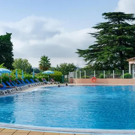 Apartmán Charming Duplex With Terrace And Swimming Pool